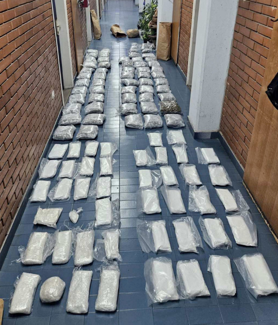 Više od 100 kilograma droge zaplenjeno kod Inđije: Pali Beograđani, pronađeni amfetamin i marihuana (VIDEO)