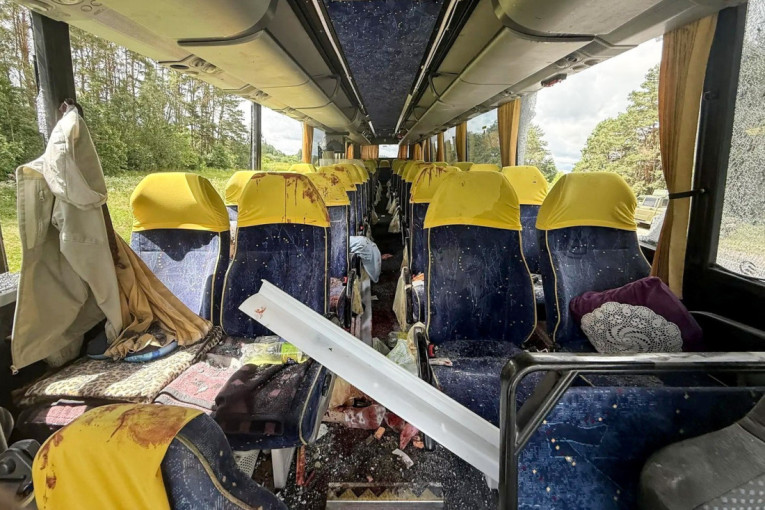 Belorusija besna zbog napada na autobus s decom: Ukrajinci tvrde da je sve maslo Rusa (VIDEO)