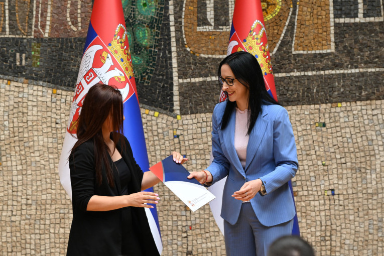 Majke dobile pomoć za krov nad glavom: Država sprema važne izmene u proceduri (FOTO/VIEO)