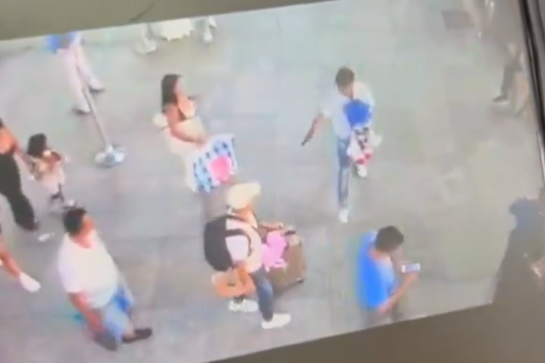 Vođa bande ubijen na aerodromu! Ubica držao plišanog medu, pa izvadio pištolj ispod njega i pucao direktno u glavu (VIDEO)