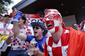 Uhapšeno šest navijača posle meča Engleska - Hrvatska: Pronađena droga, falsifikovana roba i alkohol!