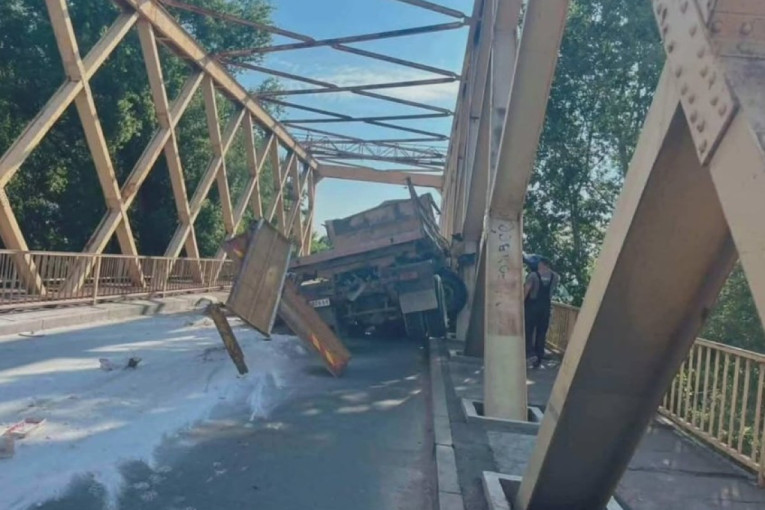 Srbin pijan seo na motor u Budvi! Policija ga zaustavila, kazna ga skupo koštala!