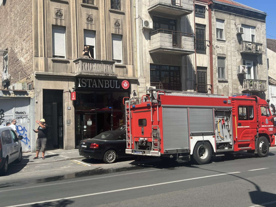 Požar u restoranu u Beogradu: Vatrogasne ekipe na licu mesta! (FOTO/VIDEO)