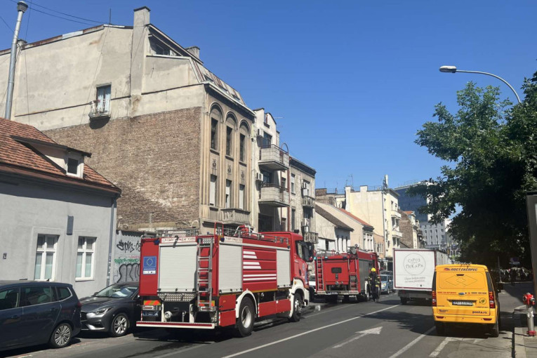 Požar u restoranu u Beogradu: Vatrogasne ekipe na licu mesta! (FOTO)