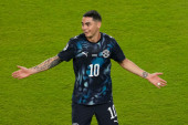 Paragvajac je bio prva "žrtva" novog FIFA pravila: Dobio je direktan crveni, a legendarni Englez kaže "biće još njih" (FOTO)
