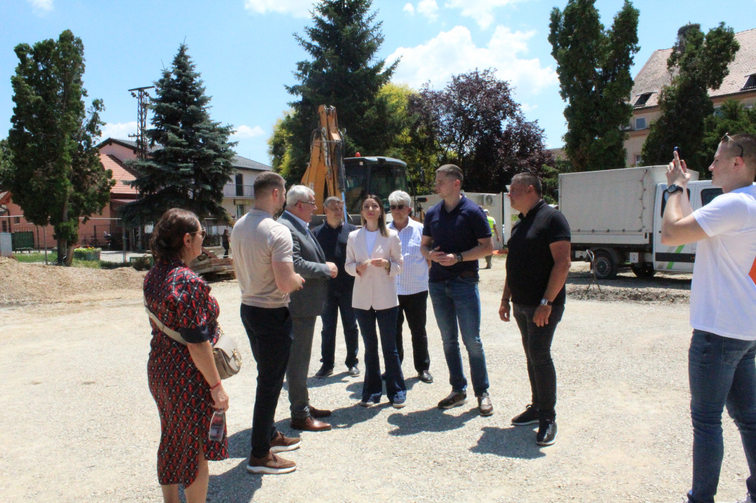 Mesarović obišla radove u Titelu: Novi trg sa fontanom i zelenilom, buduće mesto okupljanja i druženja (FOTO/VIDEO)