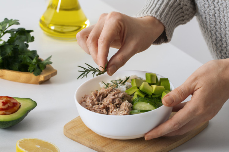 Ne treba vam ni gram brašna: Ovaj keto hleb pravi se od samo četiri sastojka (RECEPT)