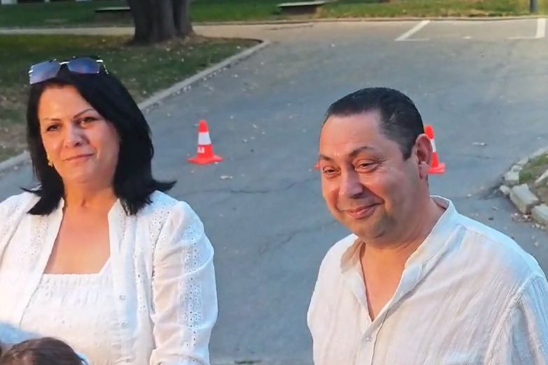 "Sad smo se čuli..." Roditelji Nadice Ademov došli da podrže sina u finalu, a gde je pevačica? (VIDEO)
