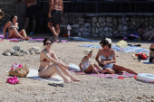 Srbin bez ovoga ne ide na more! Fotografija sa plaže zapalila mreže: "Fali samo još jedna stvar" (FOTO)