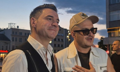 "Amadeus" i "Tropiko bend" opšti šou napravili u Nišu: Palo i gaženje klavijature! (VIDEO)