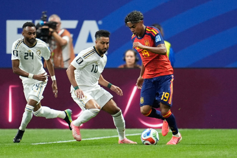 Španija - Saudijska Arabija 3:0: Igra mačke i miša u Atlanti! (VIDEO)