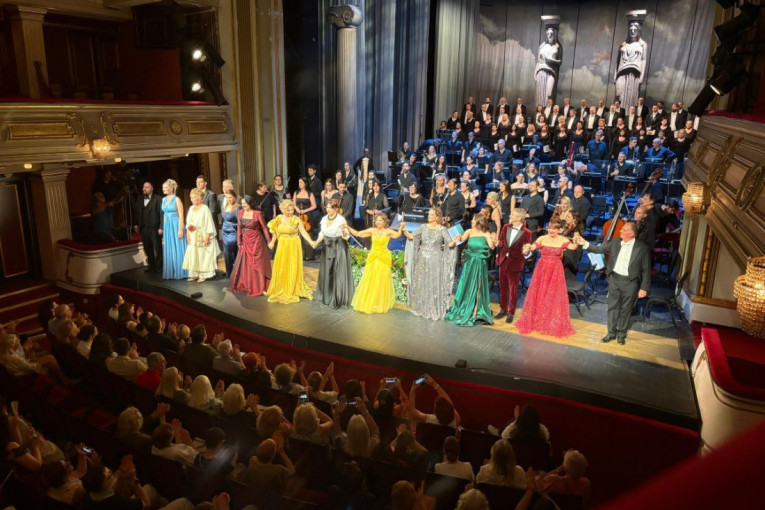 Ovacije za kraj sezone u Narodnom pozorištu: Gala koncert podigao publiku na noge (FOTO)