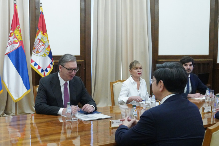 Vučić se sastao sa jednim od najvećih stručnjaka za AI: Predsednik razgovarao sa Kaj-Fu Lijem! (FOTO/VIDEO)
