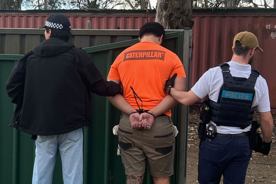 Ispod lažnog poda krili bogatstvo od pola milijarde evra: Policija otkrila 2,7 tone kokaina u tajnom bunkeru