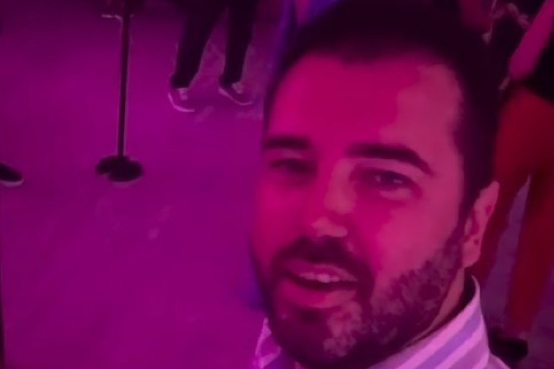 Aca Kos Maji Berović uzeo mikrofon iz ruku usred nastupa: Napravio svojevrsni šou! (VIDEO)