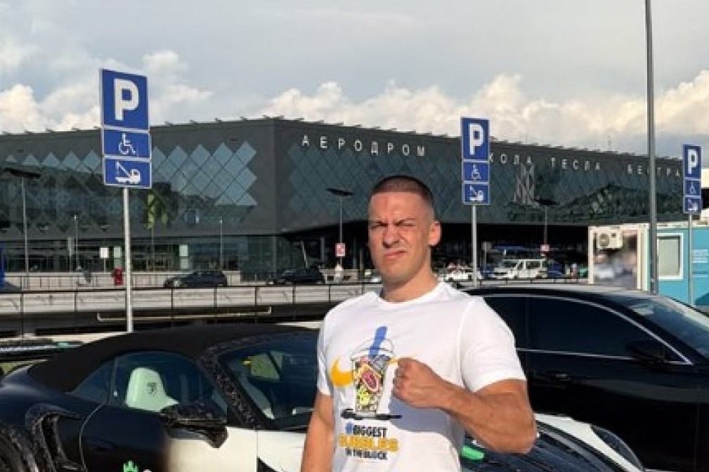 Pljuju ga da živi pod rentom, a njegova imovina vredi milione: Evo šta sve poseduje Baka Prase!