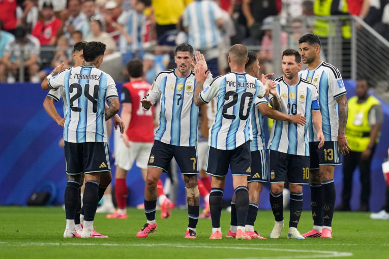 Magični Mesi odveo Argentinu u nokaut fazu! Leo je postao i rekorder (FOTO/VIDEO)