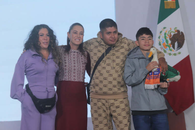 Patak Merlin je toliko poznat da ga je i predsednica Meksika primila (VIDEO)