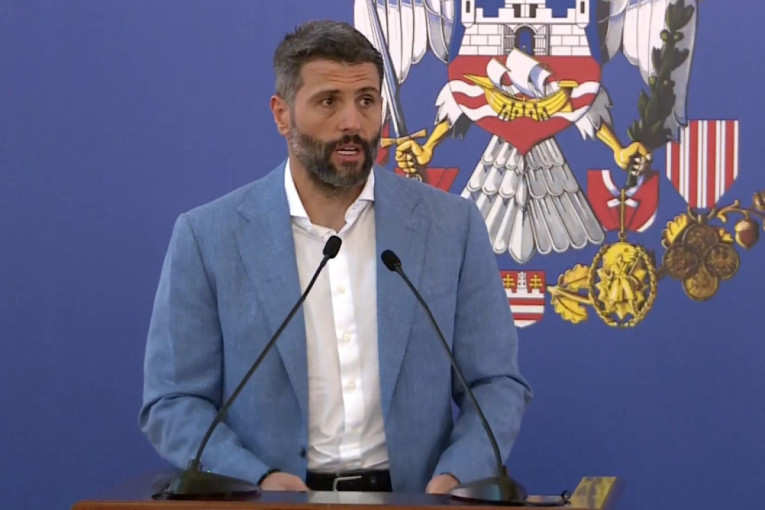 Šapić predlaže da naredne godine đačka pomoć bude u više rata! Ne odustaje se od nabavke novih tramvaja (VIDEO)
