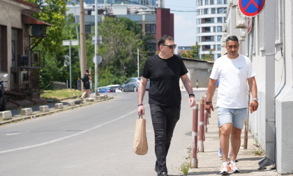 Ovo je čovek koji je došao sa Kasperom po Minu u "Lazu": Izuzetno je blizak sa pevačicom! (FOTO)