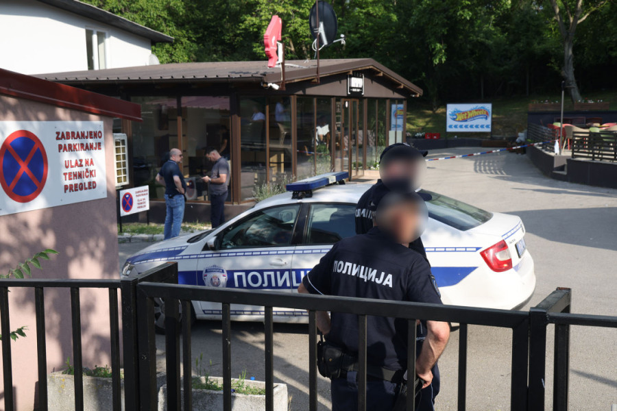 Opsadno stanje na Zvezdari! Žestoka pucnjava u kafiću "Parlament"!
