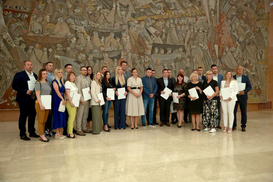 Ministarka potpisala ugovore: Novac za 25 zelenijih opština