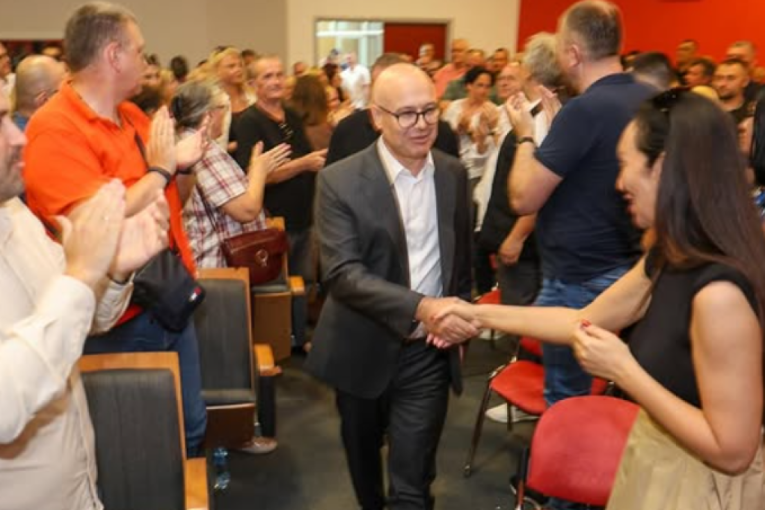 Vučević u Novom Sadu na  sastanku Gradskog odbora SNS :Jasna rešenost da nastavimo borbu za Srbiju koja radi i napreduje