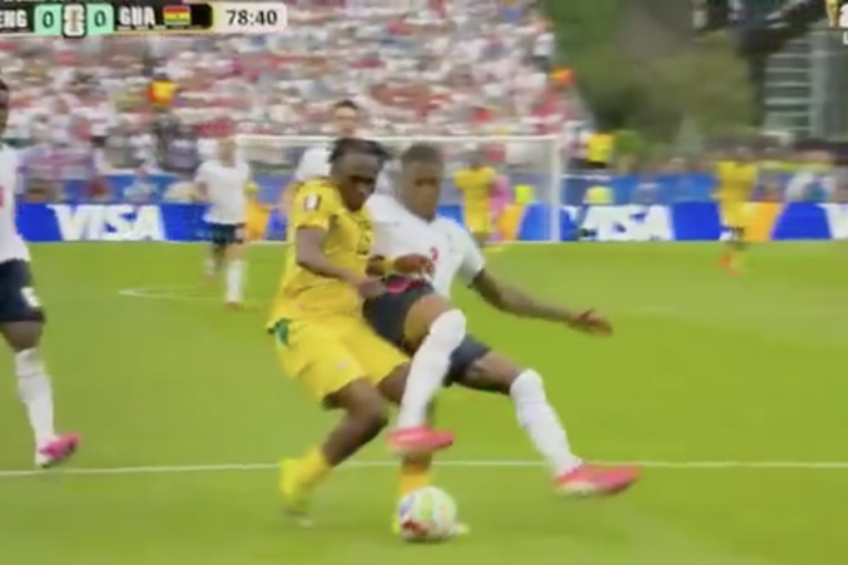 Pobesneli Keiroš udario po sudijama i VAR-u posle Engleske! Pogledajte snimak zbog kog bruji fudbalski svet! (VIDEO)