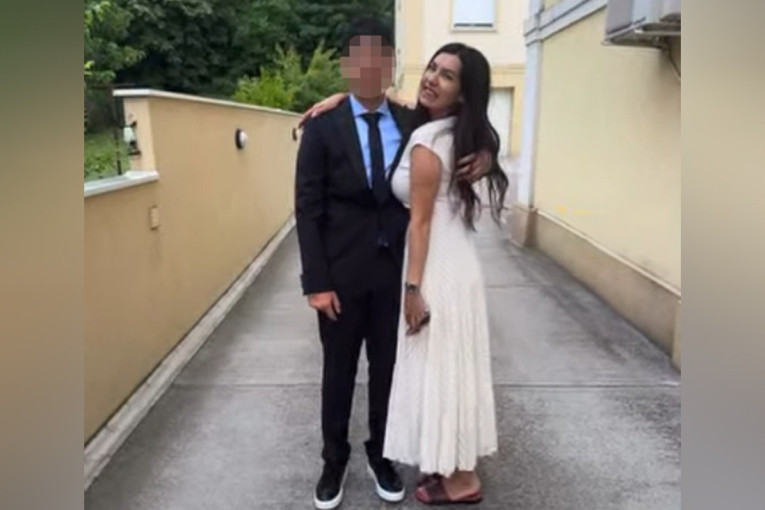 Tanja Savić ispratila sina na matursko veče u kabrioletu: Pevačica skače od sreće (FOTO)