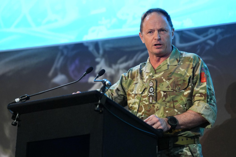 Britanski general hoće Moskvu stalno na nišanu: Moramo biti spremni da napadnemo Rusiju u roku od 30 minuta