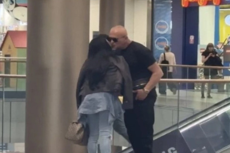 Tina Ivanović posle razvoda opet ljubi bivšeg! Paparaco sve snimio!