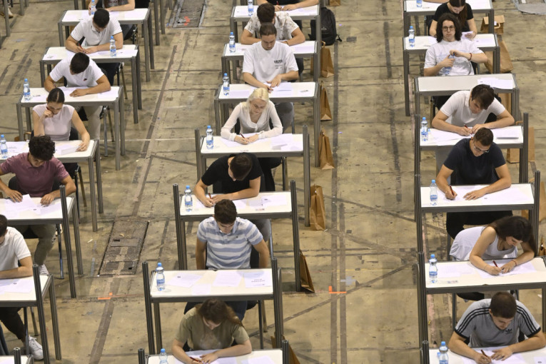 Uspešno završen upis u srednje škole: Otkriveno veliko iznenađenje ovogodišnjeg roka