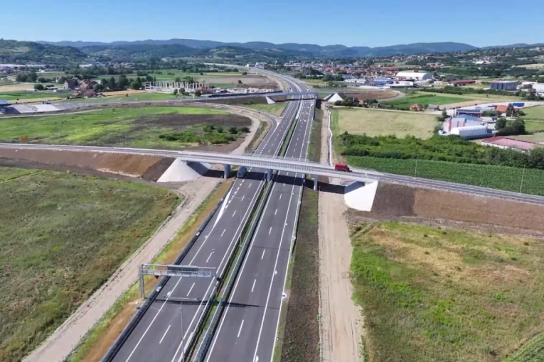 Hitno upozorenje EPS-a: Prevaranti šalju poruke o dugu za struju i prete isključenjem! (FOTO)