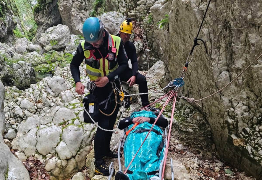 Drama u kanjonu Nevidio! Spasioci izvukli povređenog turistu iz jednog od najneprohodnijih predela Evrope