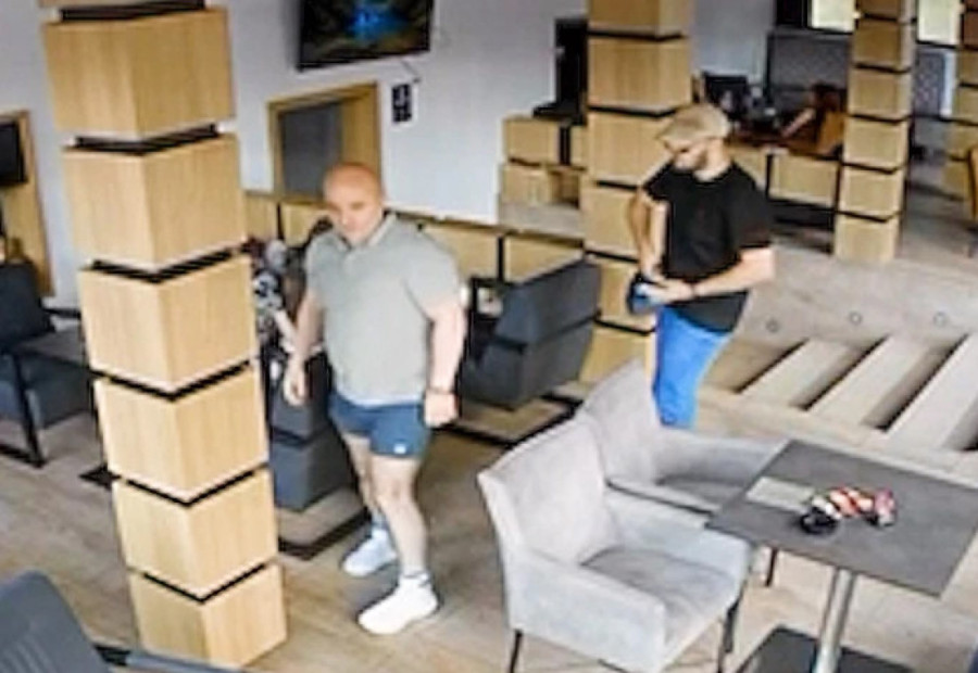 Tražili ga zbog Prike, pao sa pištoljem pred Kažanegrom: U telefonu fotografije braće i "pozdrav sa Vračara"! (FOTO)