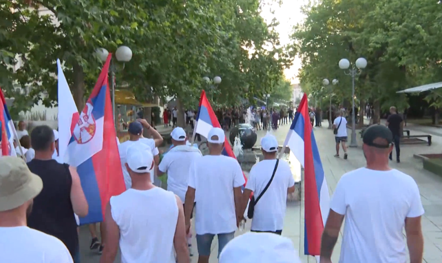 Pešice ka Beogradu: Učesnici skupa "Srbija, jedna porodica" stigli u Lazarevac (FOTO/VIDEO)