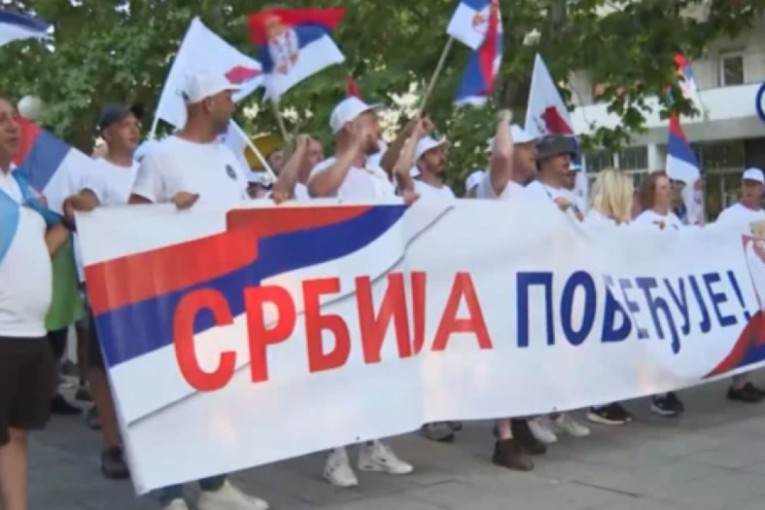 Vučić objavio novi snimak uoči sutrašnjeg skupa: "Složno za Srbiju, odlučno za naše porodice, zajedno za budućnost" (VIDEO)