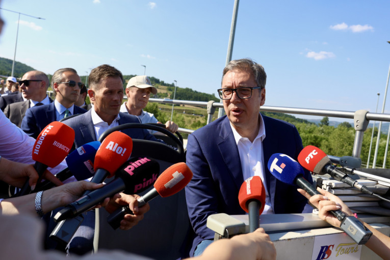 To je najširi auto-put, u potpunosti digitalizovan! Vučić otvorio deonicu Moravskog koridora, pa dočekan u Oplanićima: Gradimo budućnost