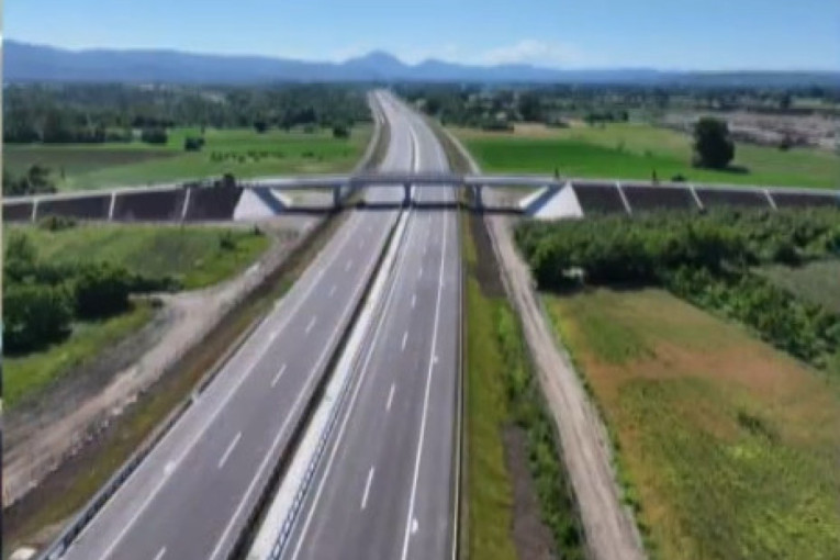Kako funkcioniše 5G auto-put: Srbija dobila pametnu saobraćajnicu, asfalt "vidi" opasnost i upozorava vozače! (FOTO/VIDEO)