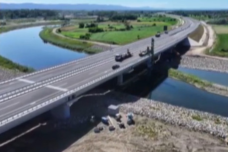 Kako funkcioniše 5G auto-put: Srbija dobila pametnu saobraćajnicu, asfalt "vidi" opasnost i upozorava vozače! (FOTO/VIDEO)
