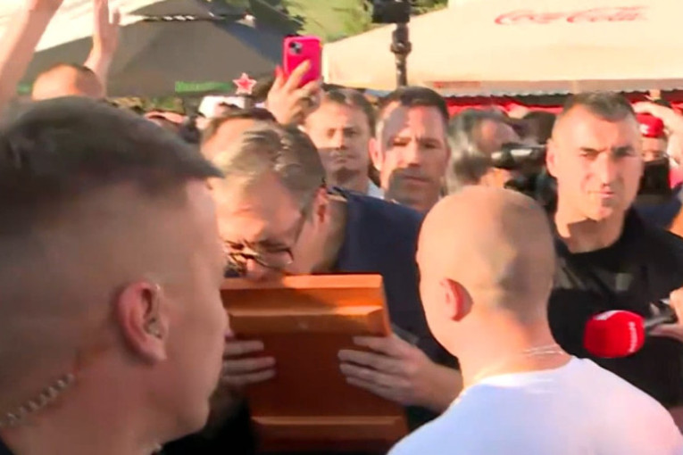 Sutra krećemo u izgradnju puta ujedinjenja, dobrodošli ste u Beograd! Vučić u Oplanićima: Srbi sa KiM mu poklonili ikonu Svetog Lazara