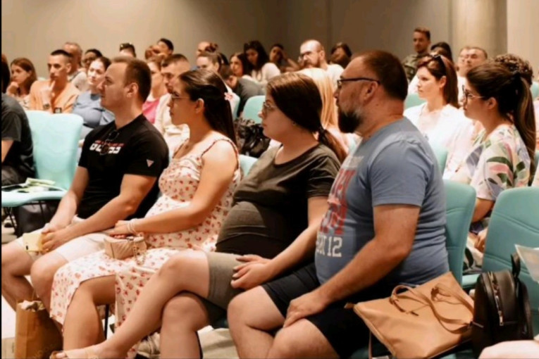 Joga za dolazak bebe: "Čaroban dan za trudnice" donosi odgovore stručnjaka (FOTO)