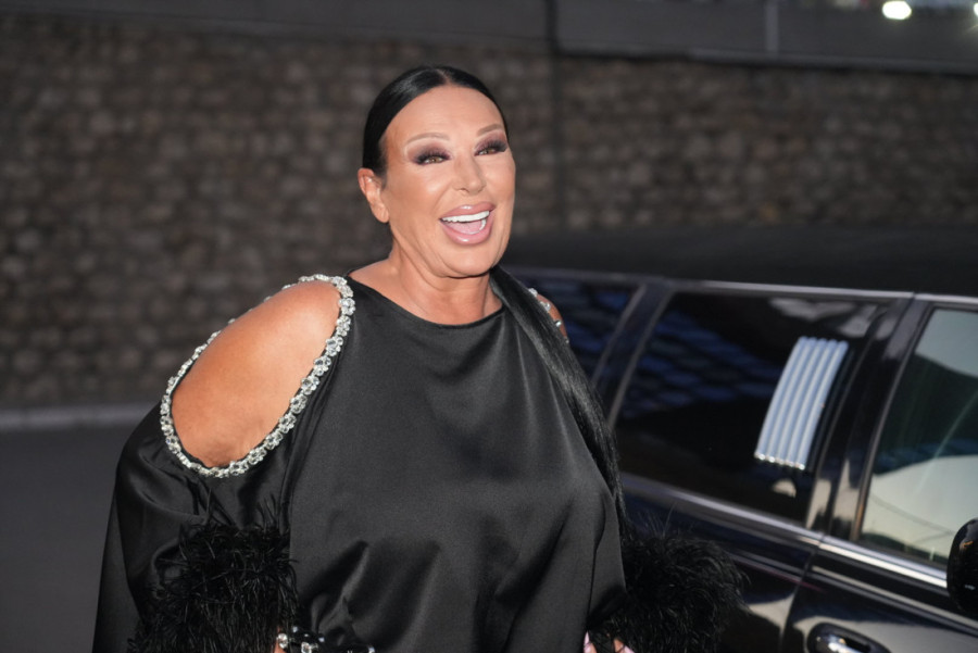 Suzana Jovanović plače nasred bine: Pevačicu slomile emocije na koncertu (FOTO)