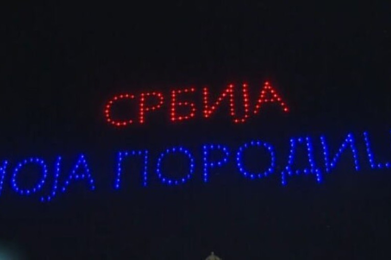 Nesvakidašnji spektakl ispred Skupštine u Beogradu: Dronovi najavili skup "Srbija – jedna porodica"