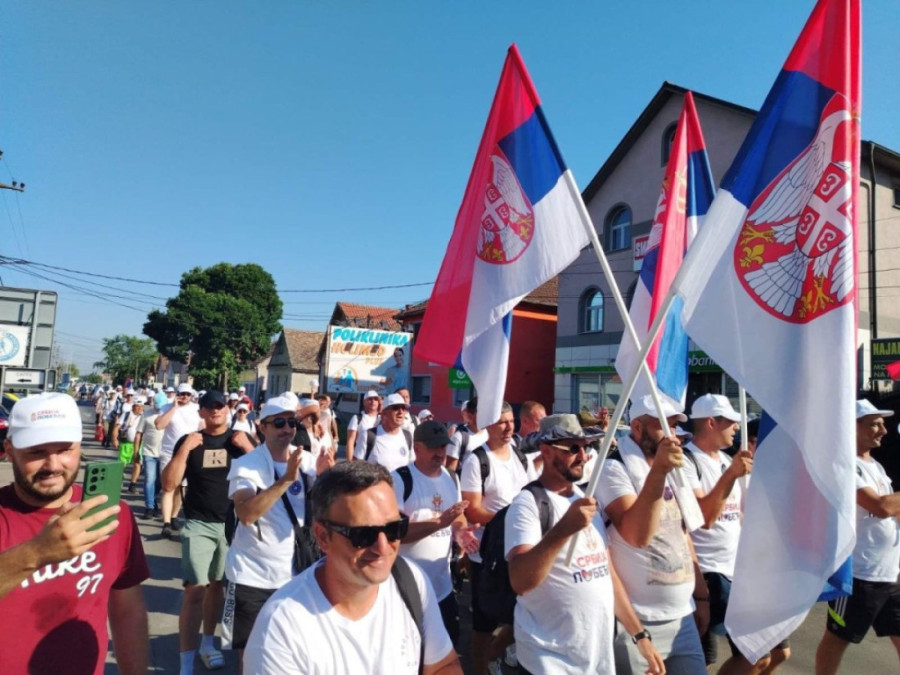 Trg Nikole Pašića prepun mališana! Mađioničari, maskote i dvorci otvorili veliki dan