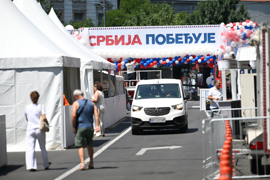 Mladost uz Vučića! Studenti iz Novog Sada stigli u srce Zemuna! (VIDEO)