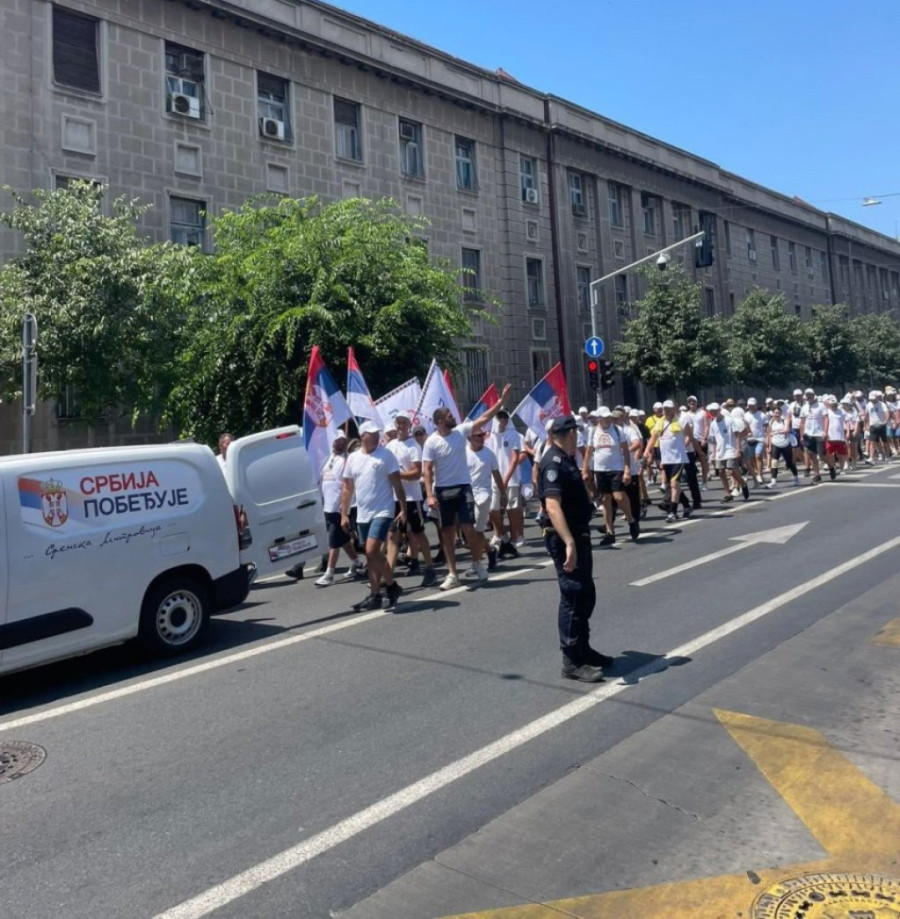 Završen skup "Srbija jedna porodica": 207.000 ljudi podržalo predsednika Vučića (FOTO/VIDEO)