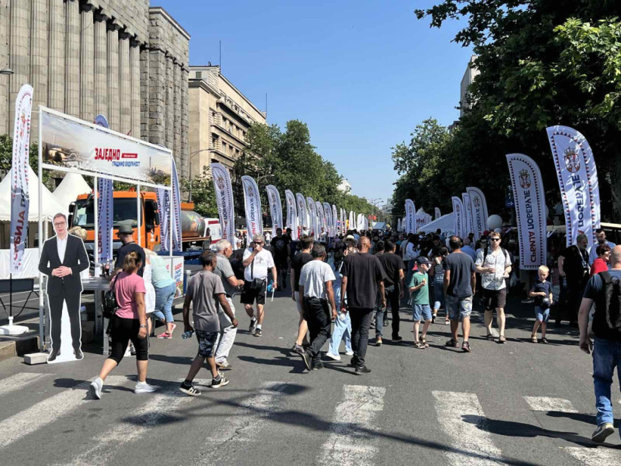 Završen skup "Srbija jedna porodica": 207.000 ljudi podržalo predsednika Vučića (FOTO/VIDEO)