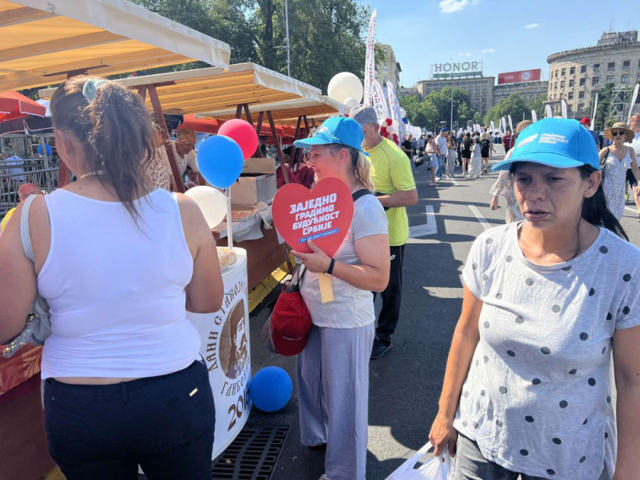 Završen skup "Srbija jedna porodica": 207.000 ljudi podržalo predsednika Vučića (FOTO/VIDEO)