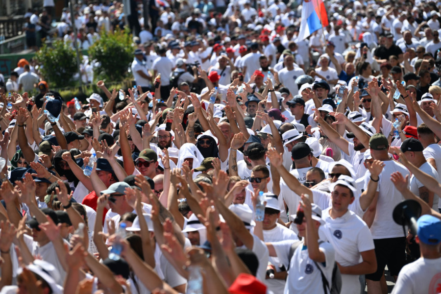 Građani sa svih strana Srbije poslali jasnu poruku iz Beograda: Dosta nam je podela, Srbija mora da ostane jedinstvena (FOTO)